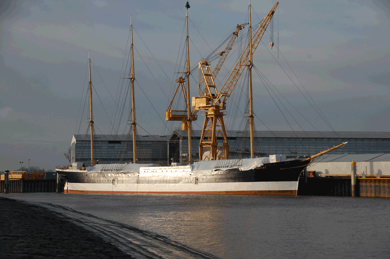 Viermastbark Peking im Dock